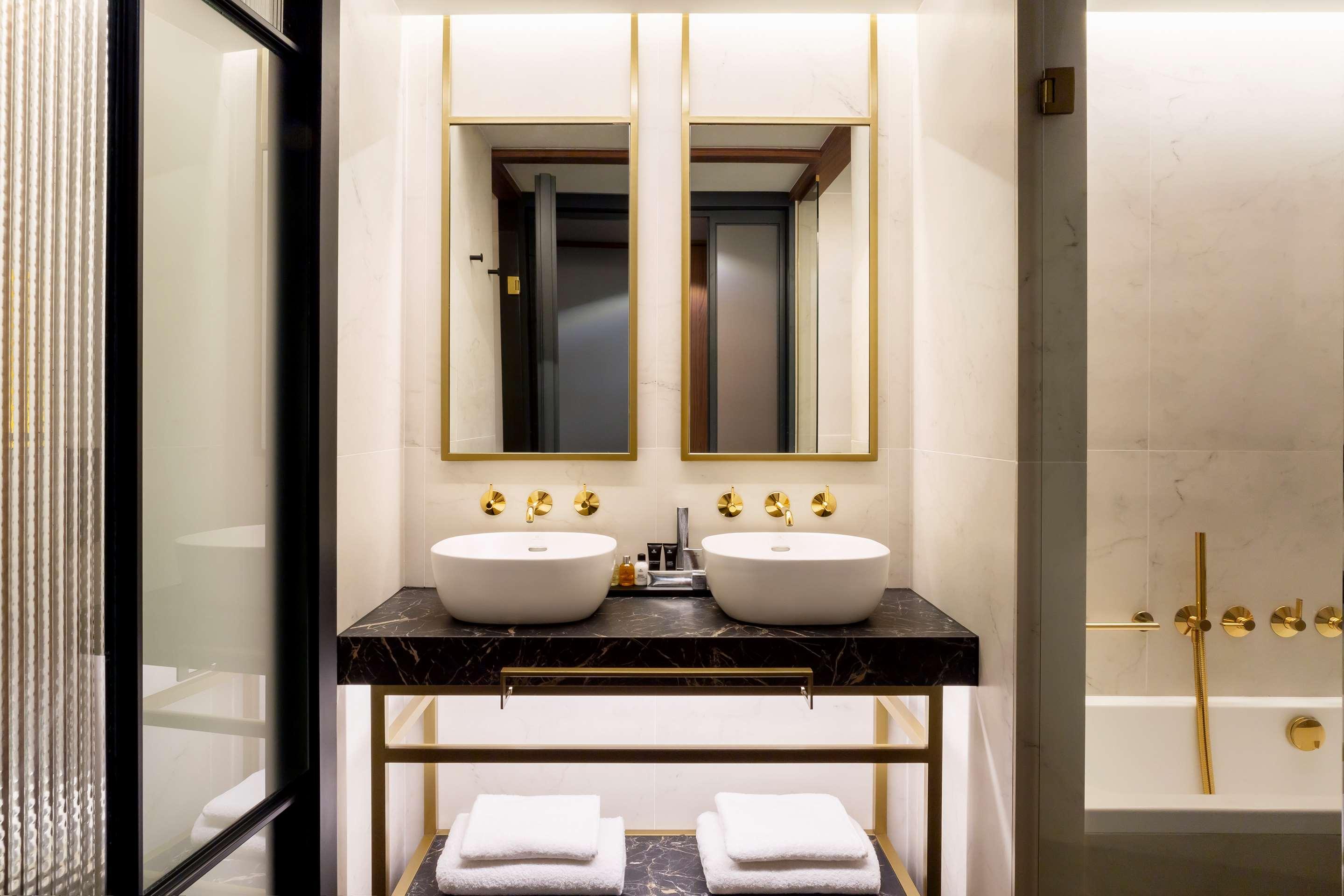 Отель Radisson Collection Бильбао Экстерьер фото Bathroom