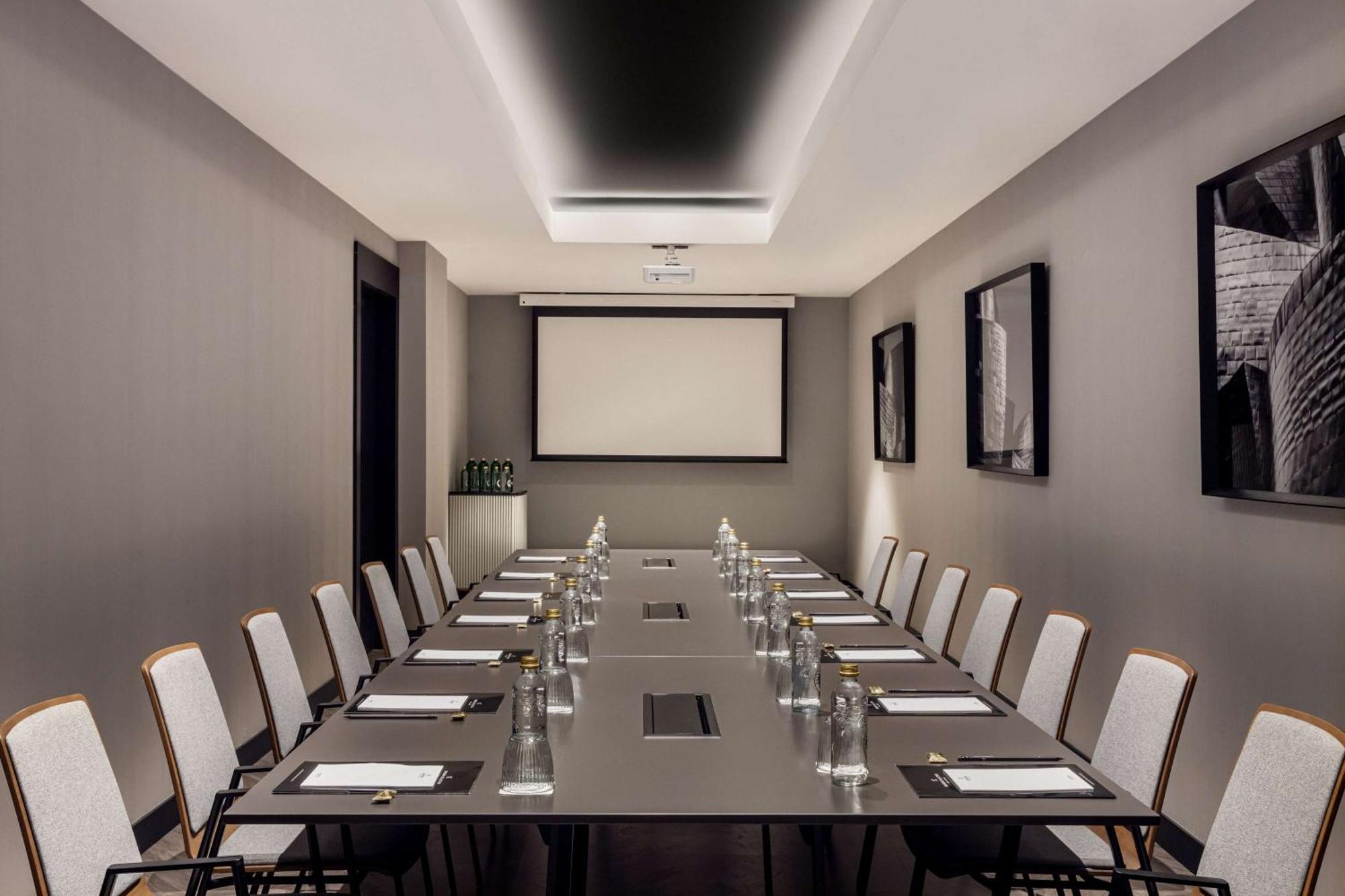 Отель Radisson Collection Бильбао Экстерьер фото Meeting room